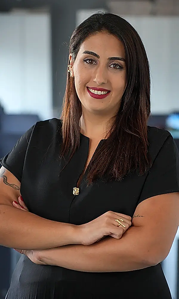 izmir avukat nihal lidya karataş